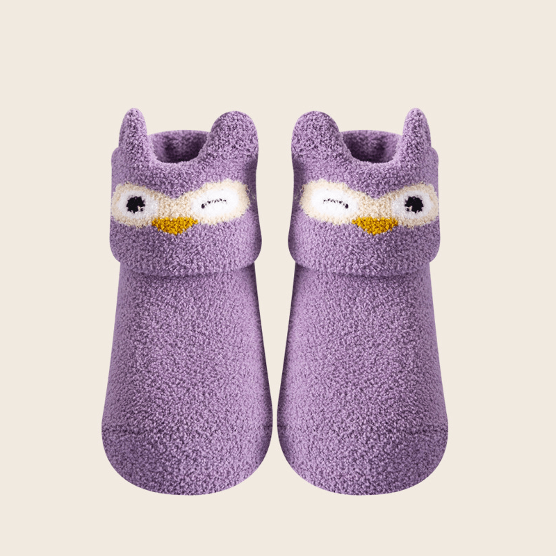 "Unisex baby anti-halk golvstrumpor med färgglada djurmotiv, perfekt för lek på trägolv och släta ytor."