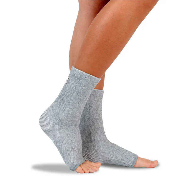 Unisex bambu kompressionsstrumpor med öppen tå för förbättrad cirkulation och lindring av svullna fötter.