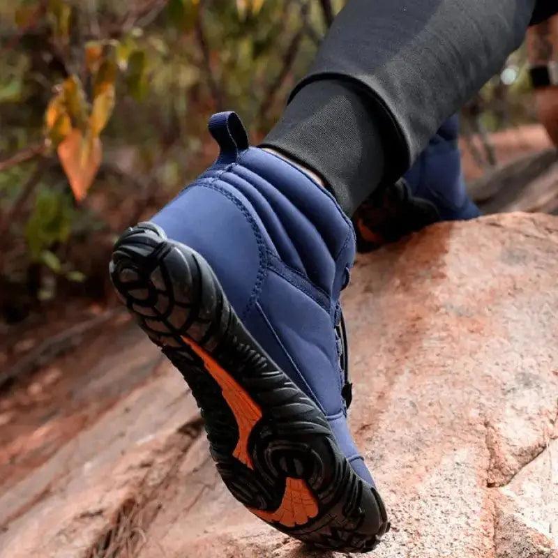 Greppsäkra unisex barfotaskor, ankelhög modell. Perfekta för utomhusaktiviteter med överlägset fäste.