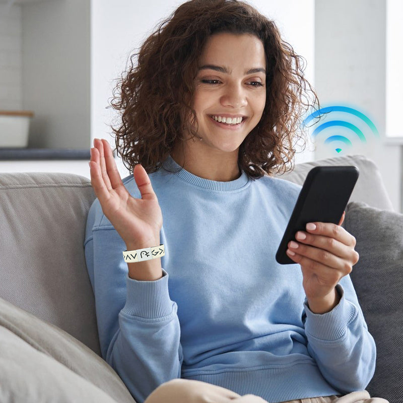 "Unisex bibelarmband med NFC-funktion, justerbart polyesterband, flerfärgat. Stilfullt och meningsfullt accessoarval."