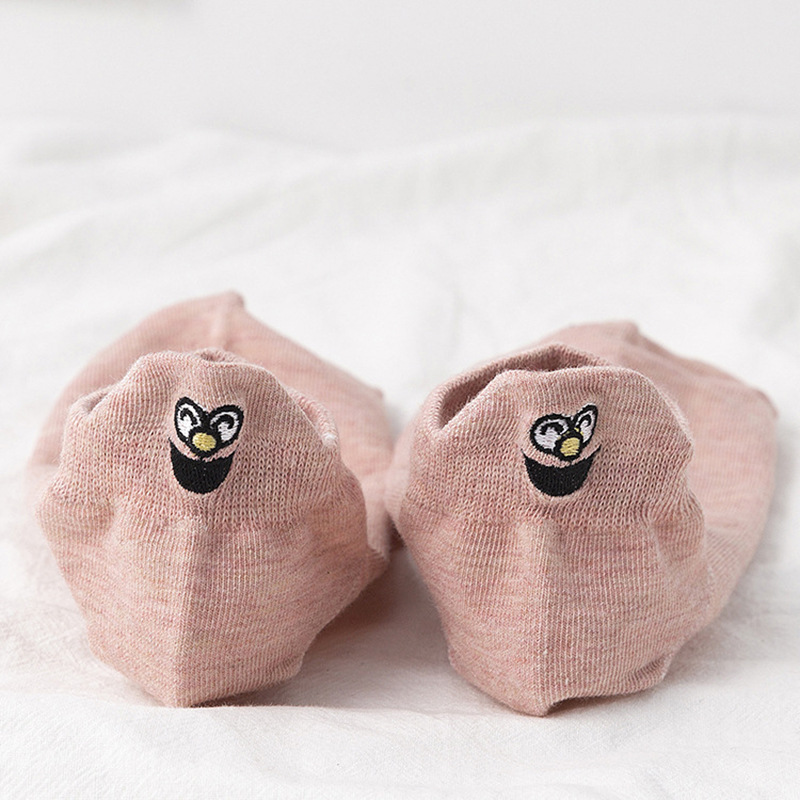 "Unisex broderade crew strumpor, japansk stil med smiley-mönster, mångsidig och elegant design, för alla årstider."