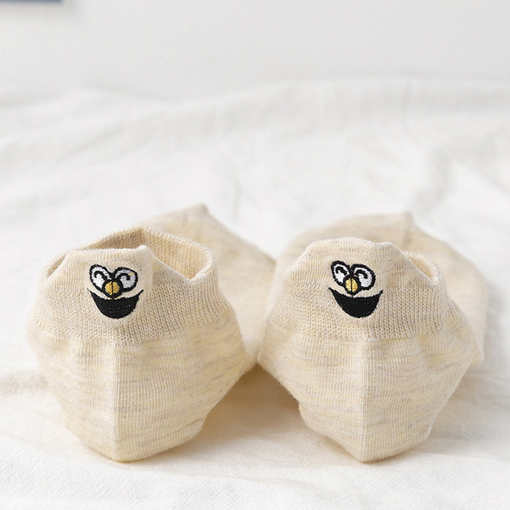 "Unisex broderade crew strumpor, japansk stil med smiley-mönster, mångsidig och elegant design, för alla årstider."