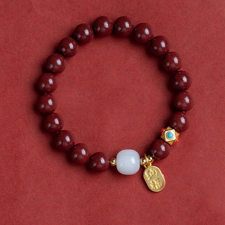 Unisex cinnabar armband i röd jasper med släta pärlor, eleganta och jordande smycken för daglig användning.