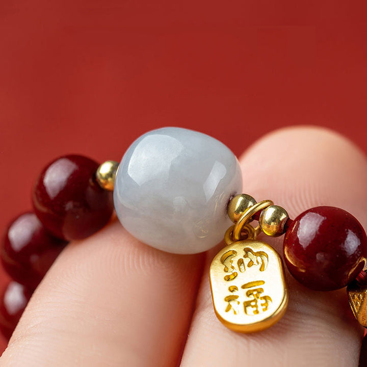 Unisex cinnabar armband i röd jasper med släta pärlor, eleganta och jordande smycken för daglig användning.