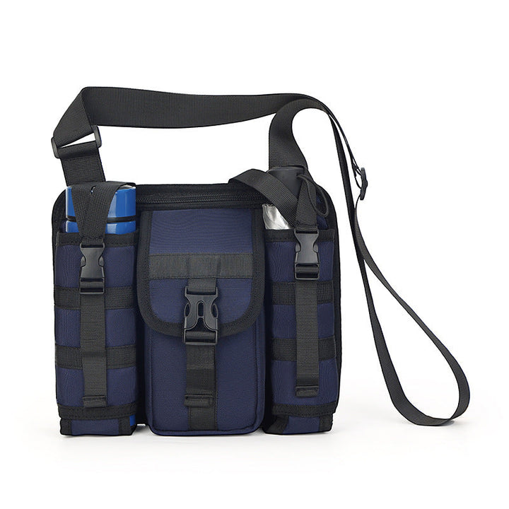 Unisex crossbody axelväska i tåligt tyg, grå. Framifrån med dragkedjor och justerbar rem, perfekt för organiserad förvaring.