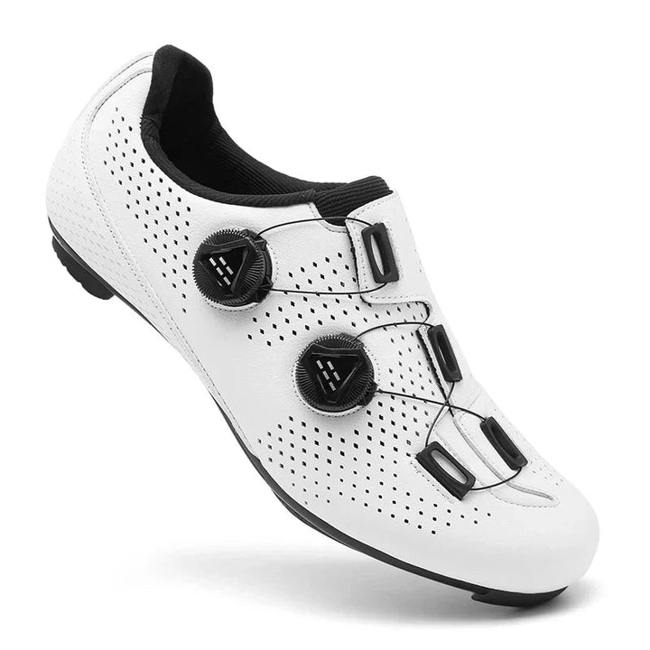 Detalj av unisex cykelsko med ventilationshål. Lätta & andningsbara för MTB & landsväg.