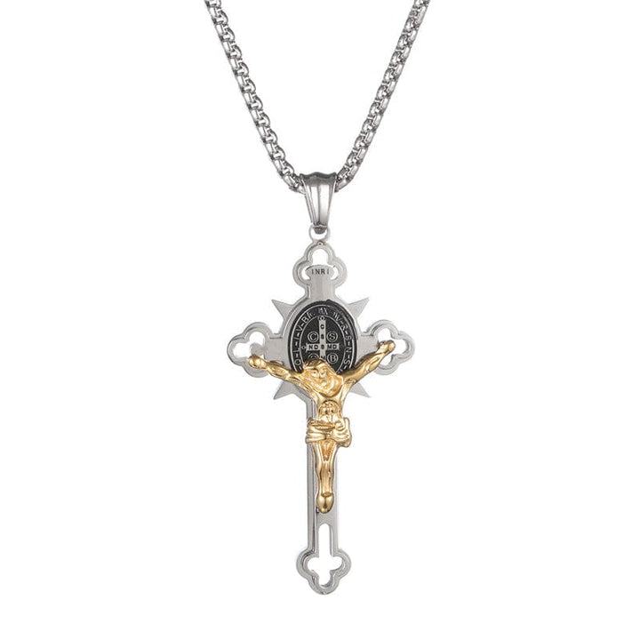 "Unisex exorcism kors halsband med Sankt Benedictus medalj i guld, detaljerad design för stil och andligt skydd."