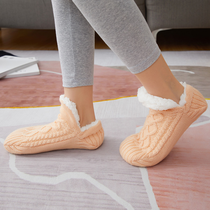 "Unisex fluffiga tofflor strumpor med halkfri silikon, mjuka akrylfiber, flera färger, storlek 35-45, värme och stil."