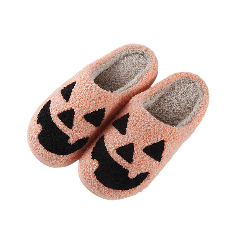 Unisex Halloween-tofflor i plysch med pumpa- och spökdesign, mysiga slip-in skor, perfekt för festlig höstkomfort.