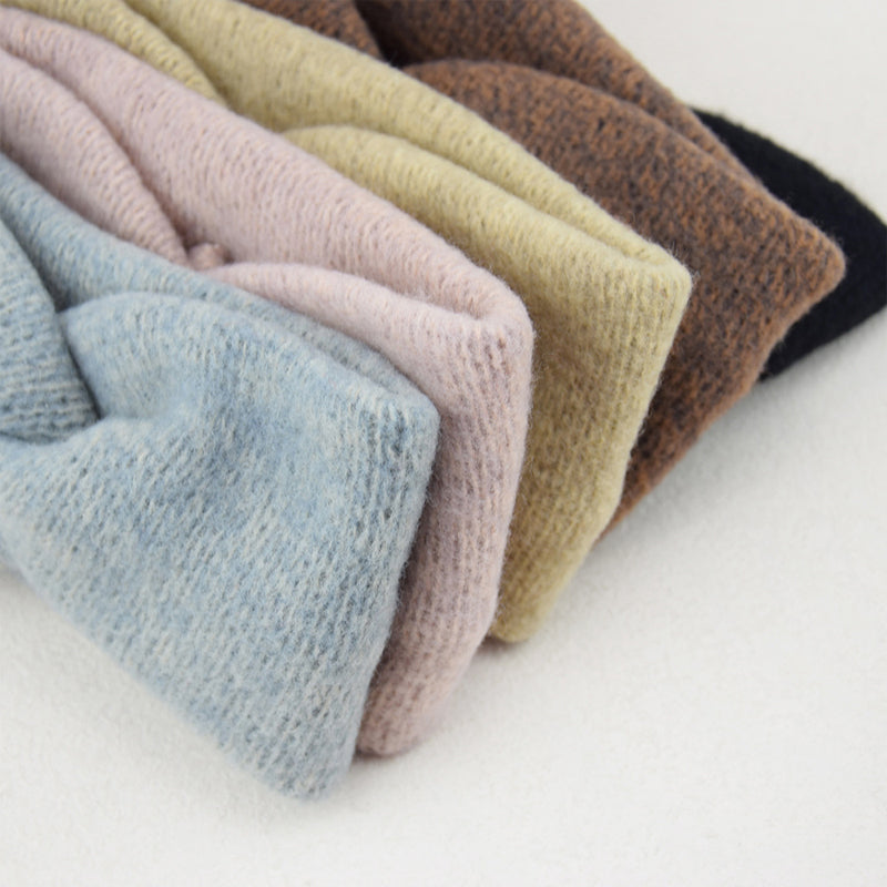 "Unisex huvudband i mjuk ljusrosa babyalpacka, elastisk och stilren design för kalla dagar, dam-accessoar."