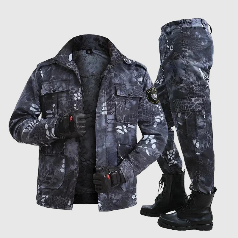 Detaljbild av unisex kamouflagebyxor i slitstarkt, vattenavvisande material för friluftsliv.
