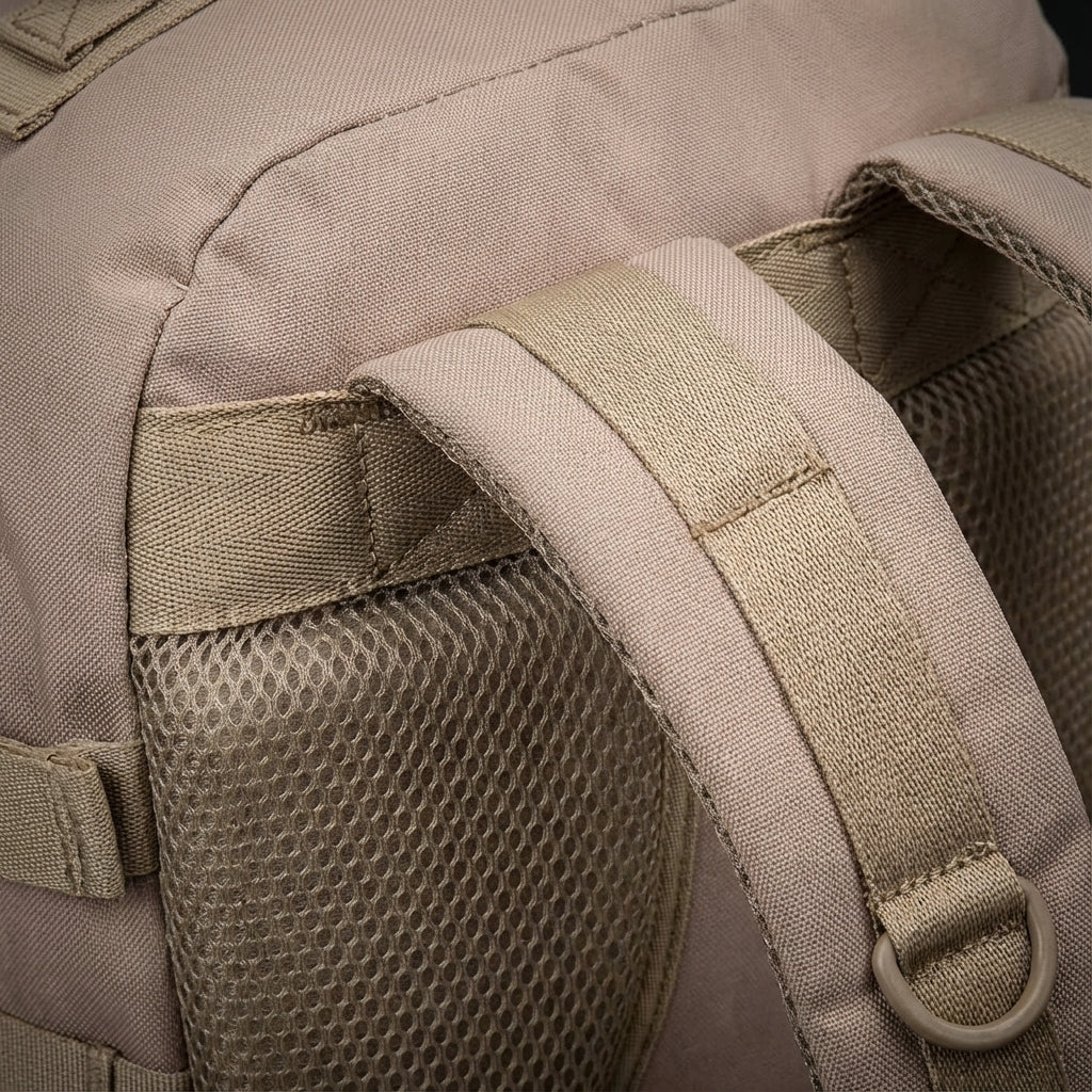 NomadLite reseryggsäck 30L med smarta fack och organizer. En perfekt lättviktig kabinväska för flygresor.