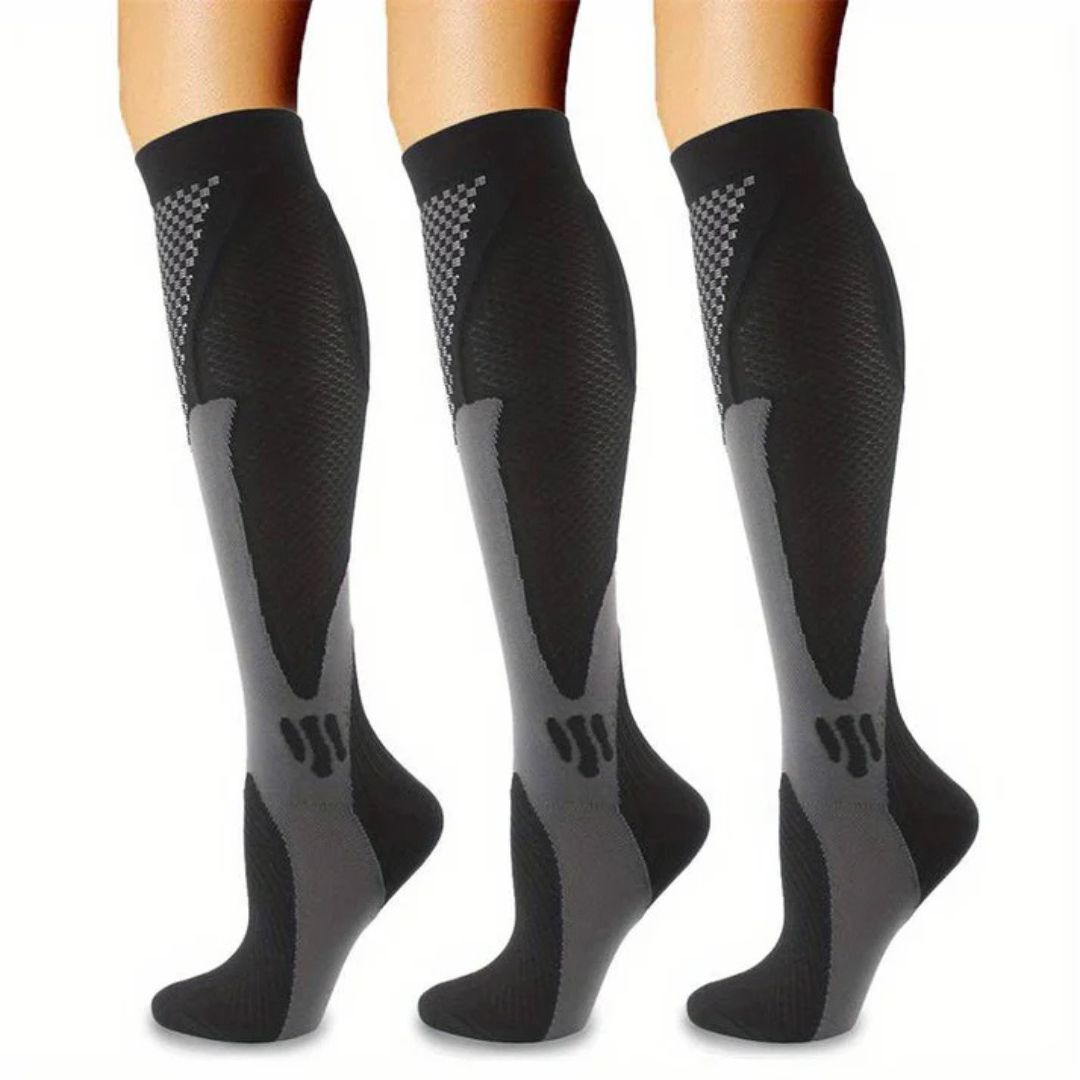 Unisex kompressionsstrumpor 3-pack, svarta, ger stöd och komfort för sport, träning och vardag. Minskar svullna ben.
