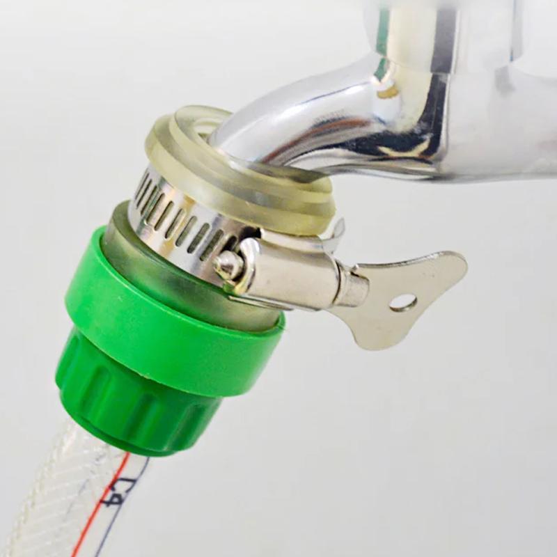 Unisex kranadapter med metallspänne. Högkvalitativ, mångsidig användning, tåligt gummimaterial, enkel installation.