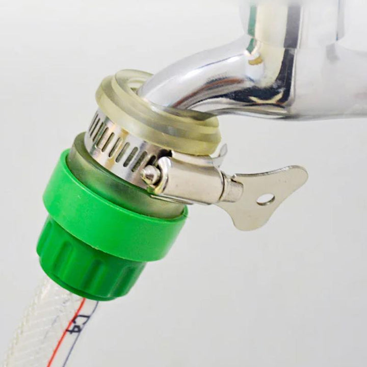 Unisex kranadapter med metallspänne. Högkvalitativ, mångsidig användning, tåligt gummimaterial, enkel installation.