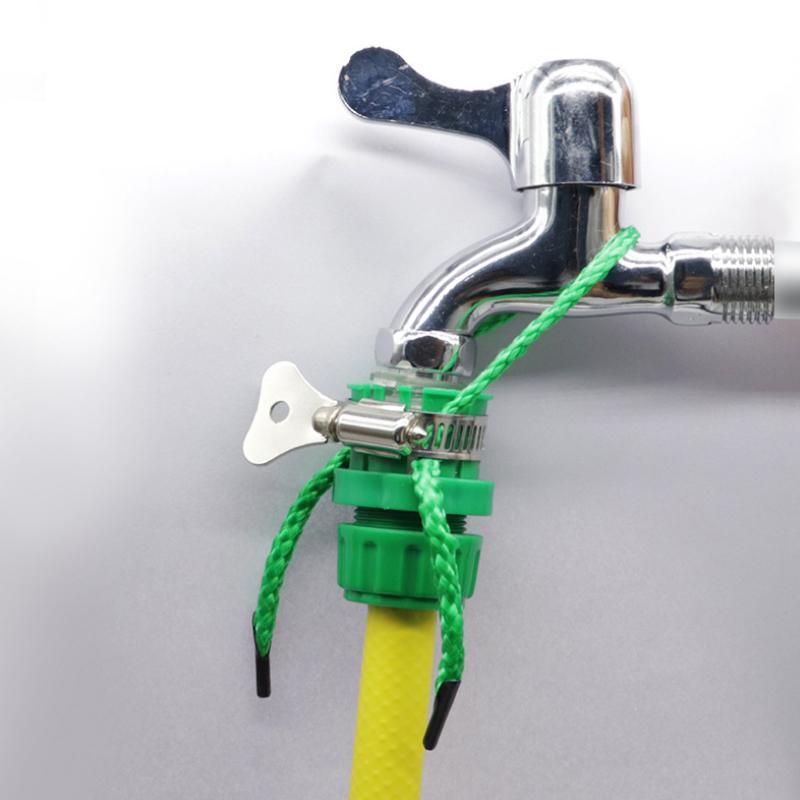 Unisex kranadapter med metallspänne. Högkvalitativ, mångsidig användning, tåligt gummimaterial, enkel installation.
