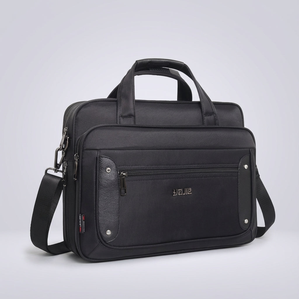 UrbanBrief laptopväska i canvas. Rymlig och professionell arbetsväska med säker transport för din dator, unisex design.