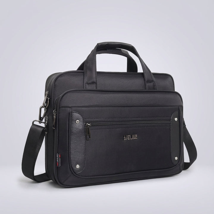UrbanBrief laptopväska i canvas. Rymlig och professionell arbetsväska med säker transport för din dator, unisex design.