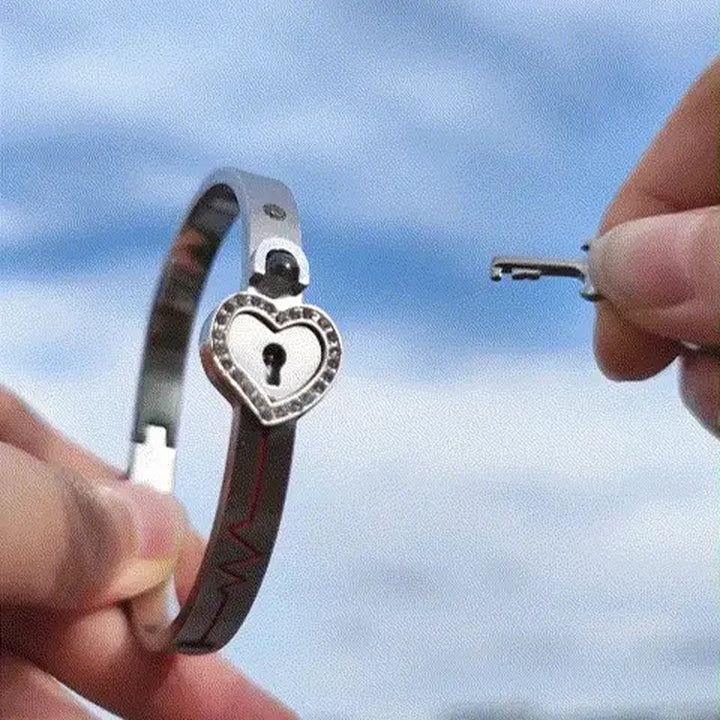 Unisex låsarmband och nyckelhalsband i titanstål, elegant design i stål och roséguld, stilfullt och hållbart smyckeset.
