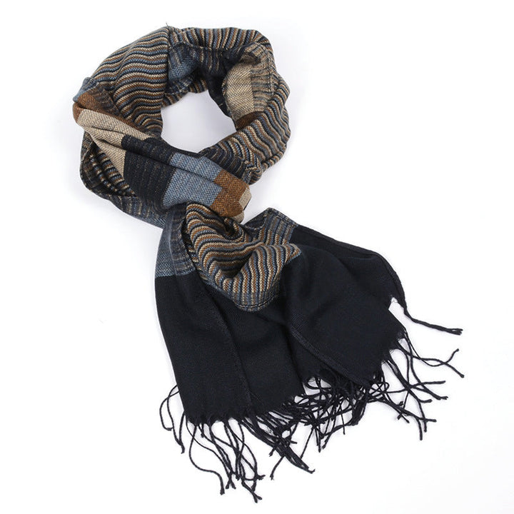 Närbild mönstrad halsduk i elegant ledig stil, perfekt för höst och vinter