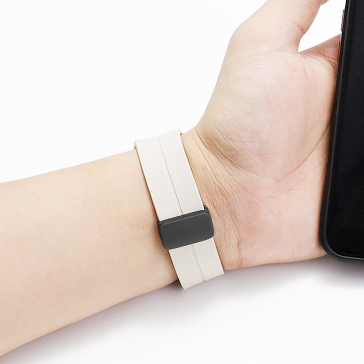 Unisex magnetiskt armband i mjukt silikon med starkt magnetspänne för iWatch, stilrent och justerbart för perfekt passform.