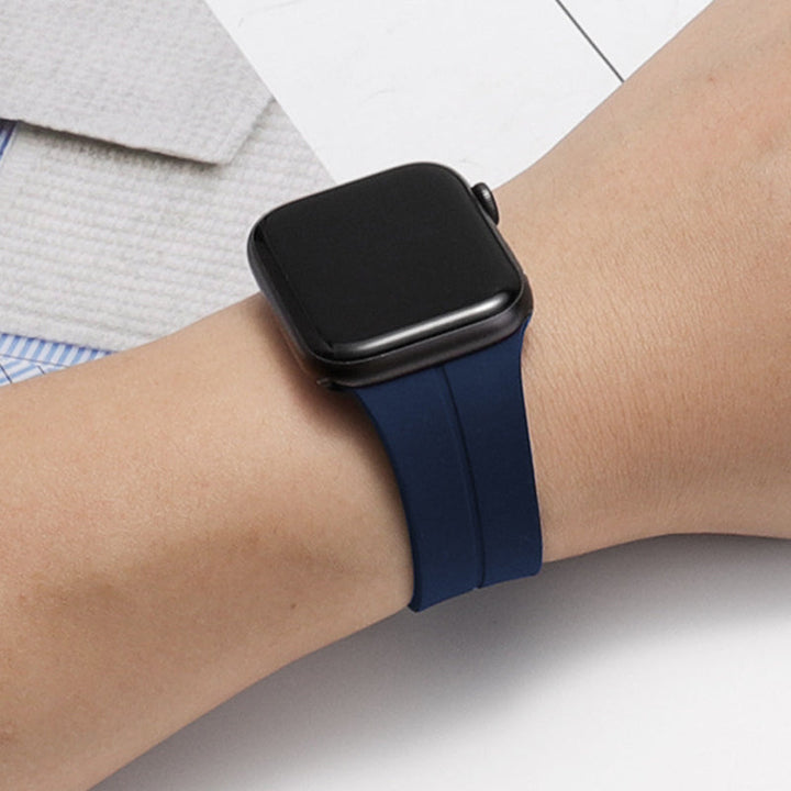 Unisex magnetiskt armband i mjukt silikon med starkt magnetspänne för iWatch, stilrent och justerbart för perfekt passform.
