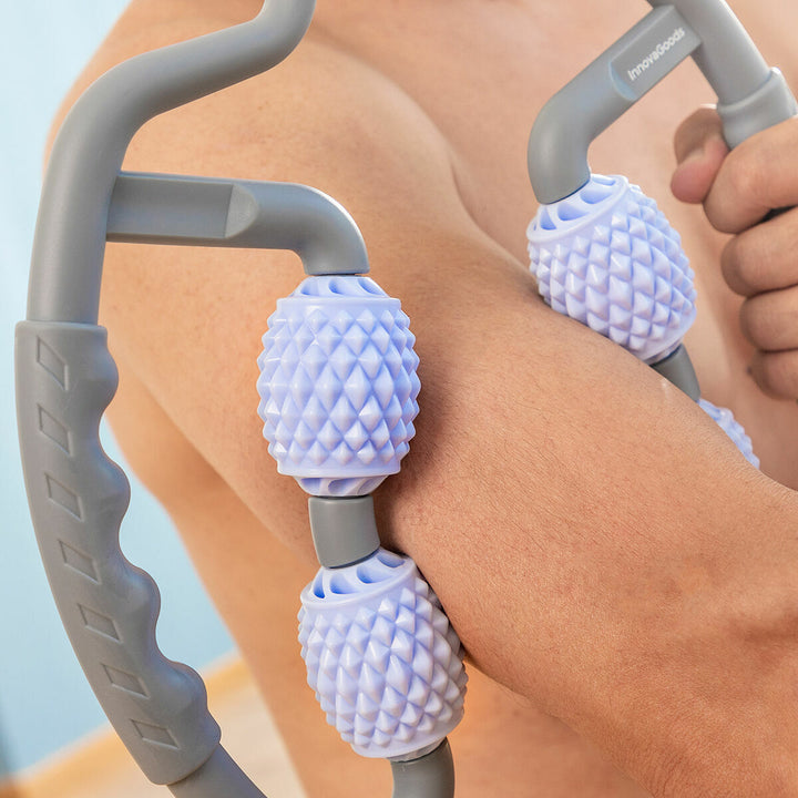 "Unisex massagerulle med 4 roterande rullar i blå färg, ergonomisk design för djupgående muskelmassage och avkoppling."
