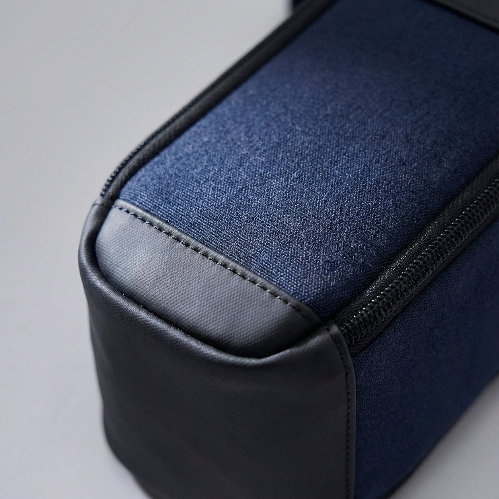 Vattenavvisande messengerväska CarryGuard med RFID-skydd. Säker och praktisk unisex axelväska för resor och vardag.