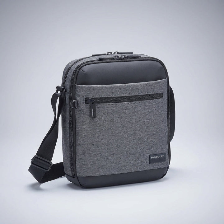 Unisex CarryGuard messengerväska. Vattenavvisande, kompakt axelväska med RFID-skydd och inbyggd organiserare.