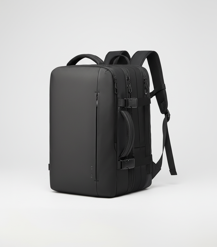 Smart packning med MultiUse reseryggsäck, utdragbar för extra volym. Idealisk för korta resor och dagligt bruk.