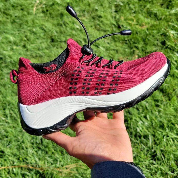 Stilrena unisex vardagsskor. Ergonomisk design och bred passform för optimal komfort och stöd.