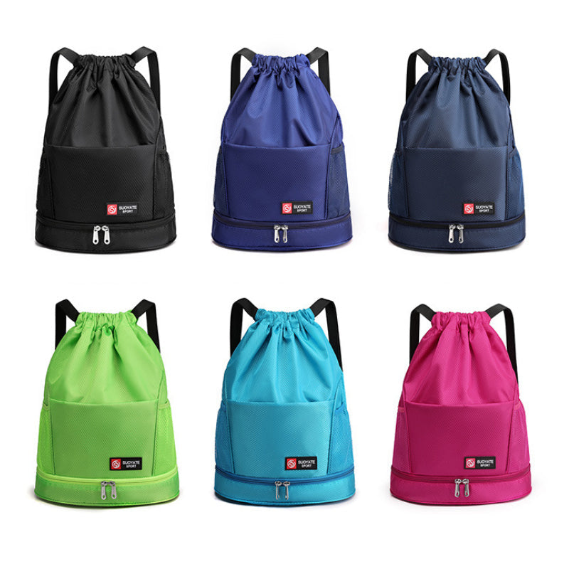 "Unisex Oxford ryggsäck i svart oxford-tyg, hög kapacitet, dragsko och justerbara remmar, sedd framifrån."