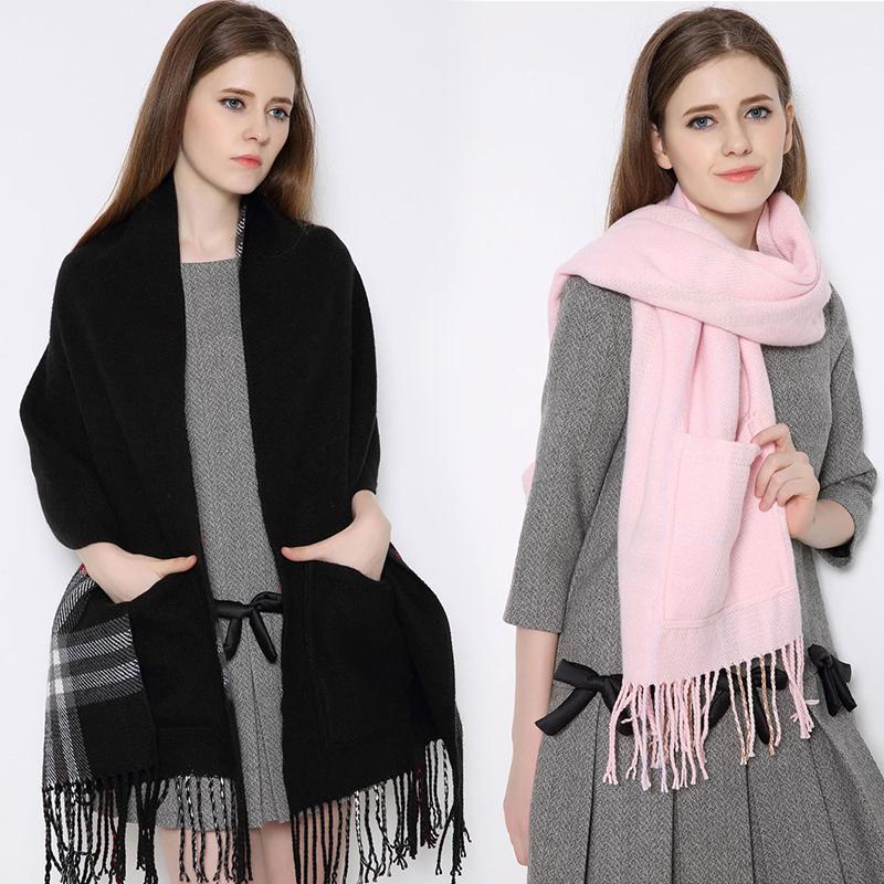 "Unisex Pläd Sjalomslag med fickor i kashmirblandning, rutigt mönster, grå färg, 200x55 cm, perfekt för höst/vinter."