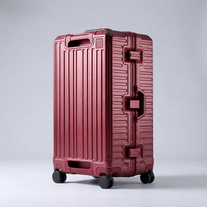 Stilren unisex resväska med aluminiumram, redo för weekendresa eller affärsresa. Smidigt bagage för alla.