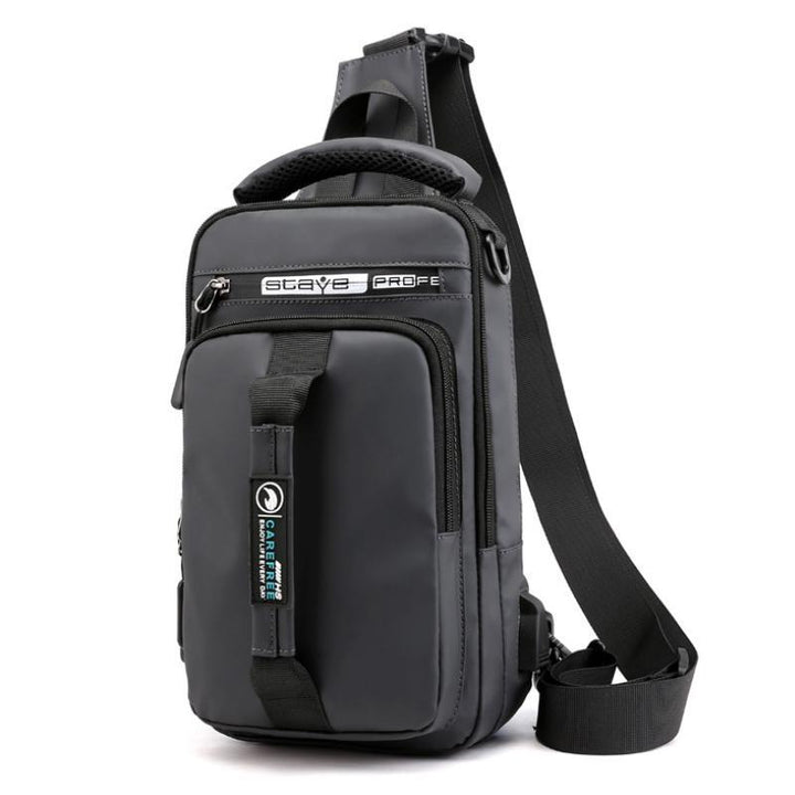 Unisex ryggsäck i oxfordduk med USB-laddningsport och flera fickor, ergonomisk design, vattentät, stilren i svart.