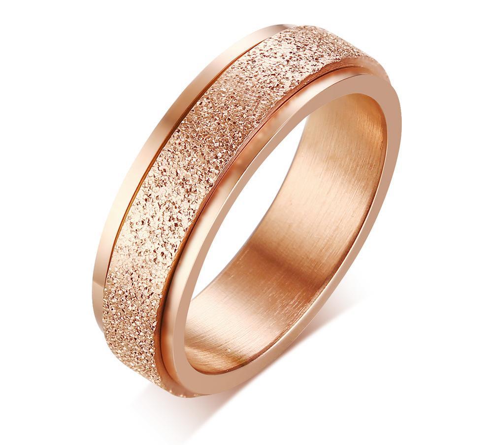 "Unisex sandblästrad roterande fidget ring i rostfritt stål, elegant och modern design, flera färger tillgängliga."