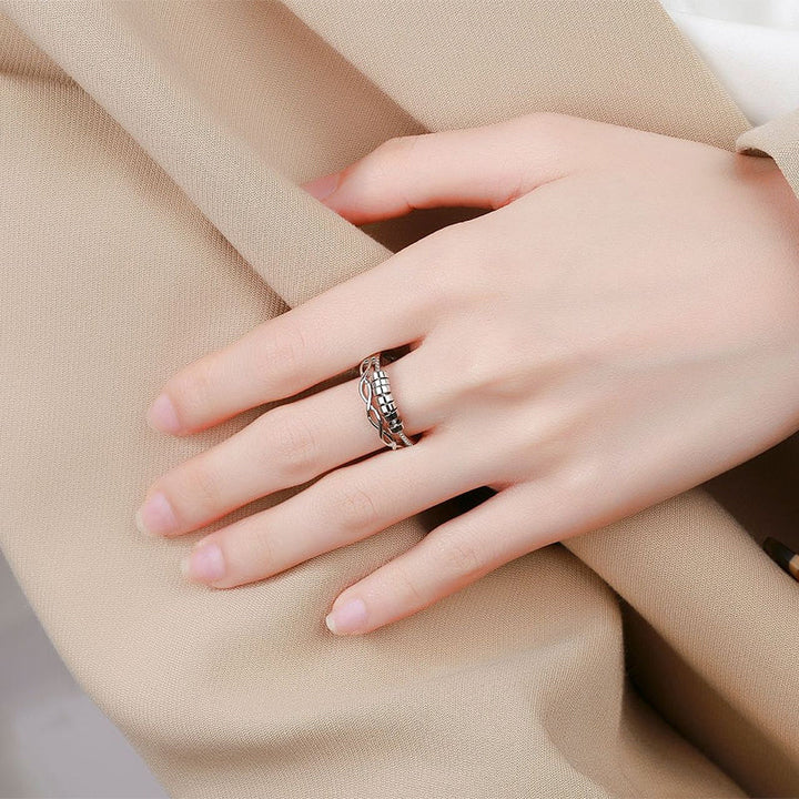 "Unisex silver infinity fidget ring med justerbar design, kedjelänkmönster, perfekt för stresslindring och stil."