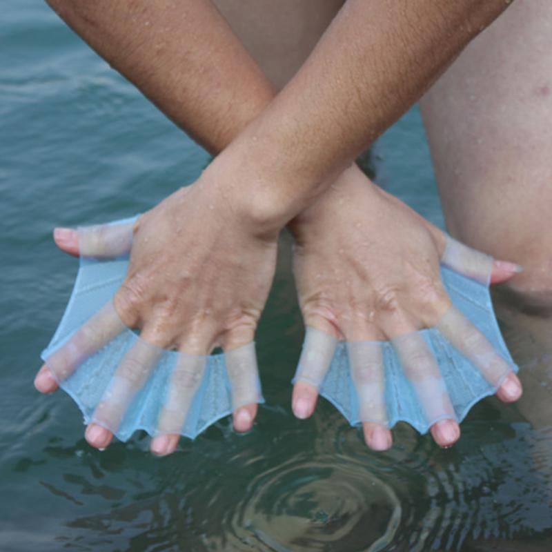 Unisex simhandskar i silikon med hydrodynamisk design, bäddade fingrar, perfekt för simning och vattenaktiviteter.