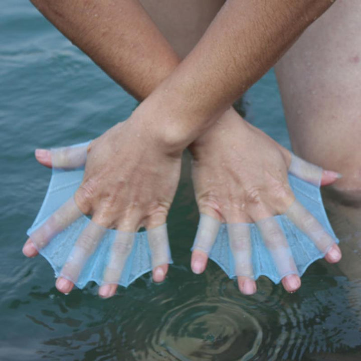 Unisex simhandskar i silikon med hydrodynamisk design, bäddade fingrar, perfekt för simning och vattenaktiviteter.