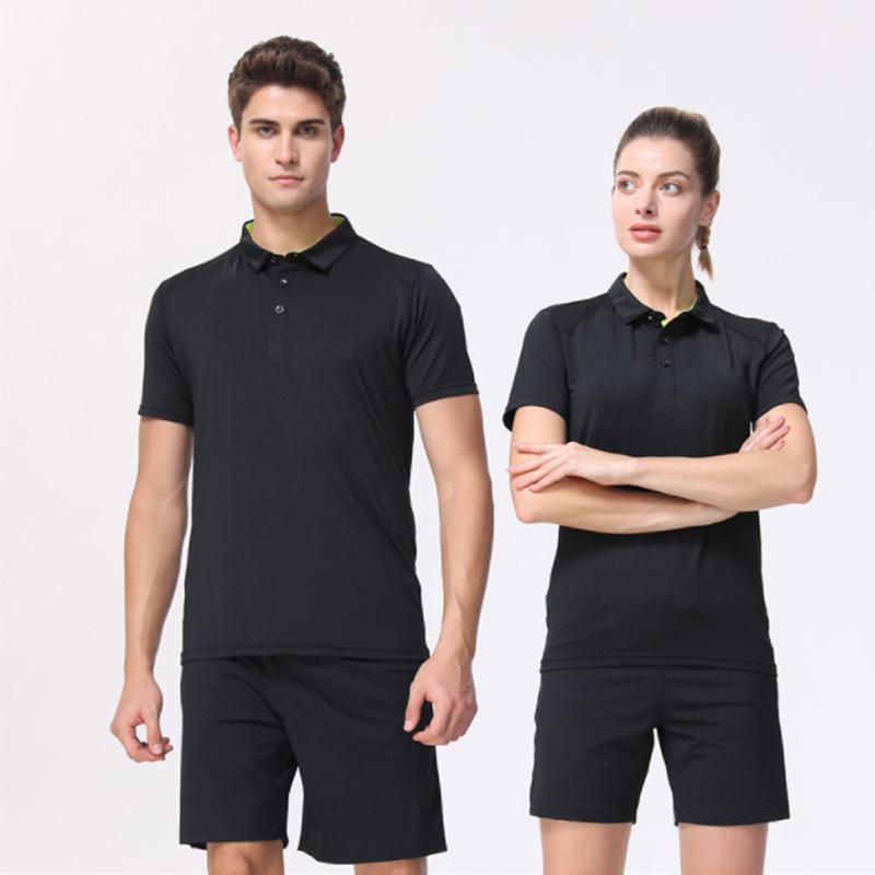 Unisex snabbttorkande pikétröja i blått med knappar och korta ärmar, perfekt för sport och fritidsbruk.