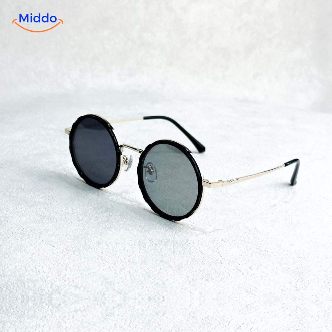 Trendiga unisex solglasögon med fullram. Handgjorda, justerbar ljusdämpning & UV-skydd. Perfekta för sommar.