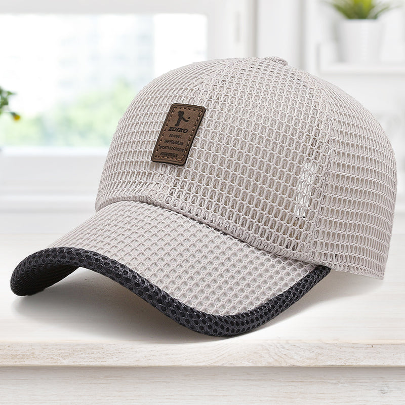 "Unisex sommar mesh basebollkeps, justerbar och ventilerad, perfekt för utomhusaktiviteter, svart och marinblå färg."
