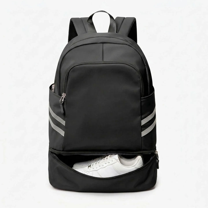 Stilren vardagsryggsäck med laptopfack. Komfortabel för unisex användning, perfekt för pendling.