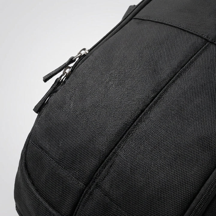 Stöldsäker ryggsäck för resa, bekväm att bära, med smart fack för bagageband. Unisex och robust.
