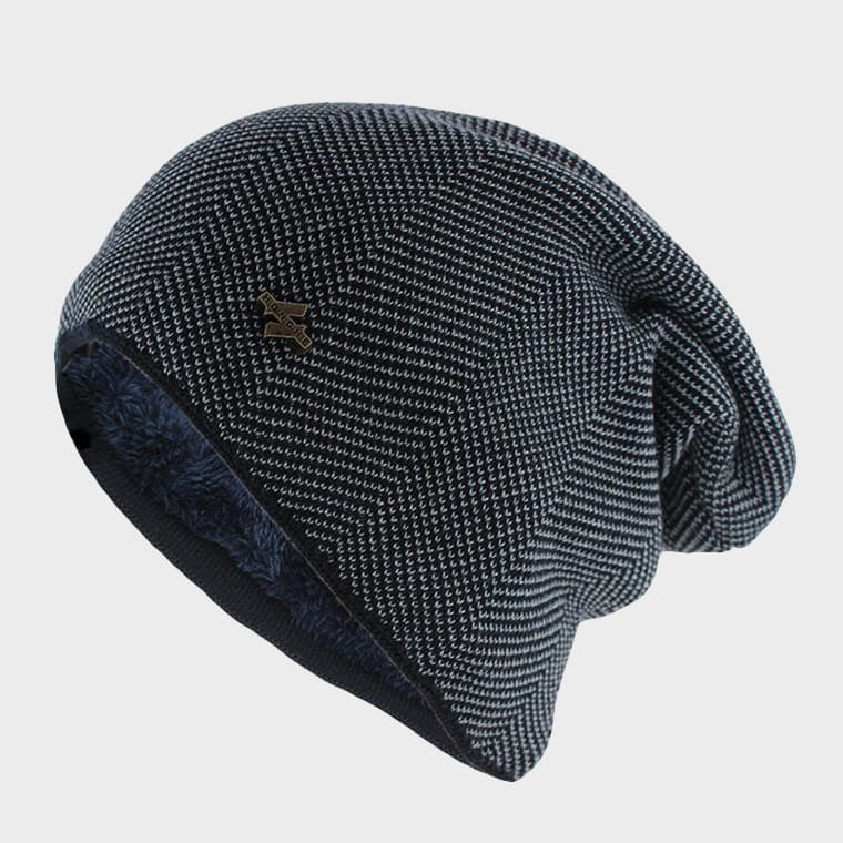 Modern casual unisex stickad mössa i ljus färgpalett, idealisk för höstmode och vinterstyling