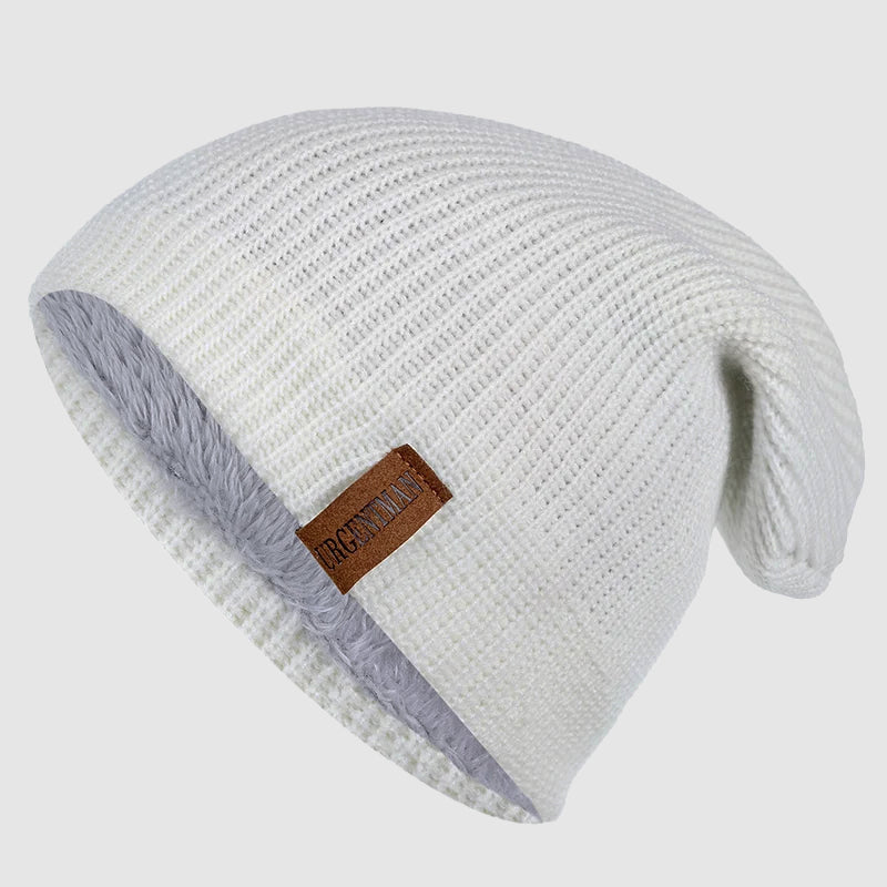 Grå unisex mössa, stickad med mjuka garn och varmt fleecefoder, en mysig huvudbonad.