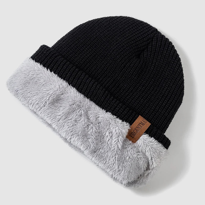 Unisex stickad vintermössa med fleece, en värmande och bekväm huvudbonad för kallt väder.