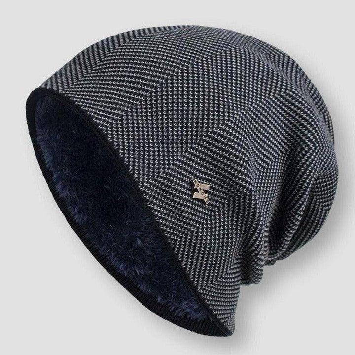 Unisex vintermössa med mjukt foder, passar för alla åldrar, perfekt för vintermode och värme.