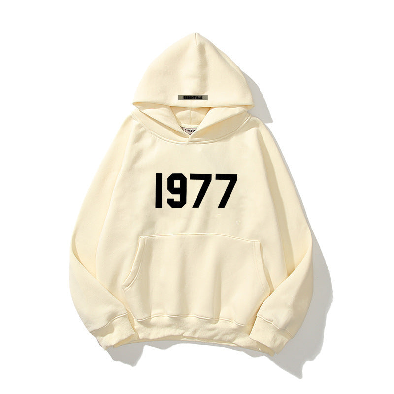 Chase streetwear hoodie, unisex modell med raglanärm och retro touch.