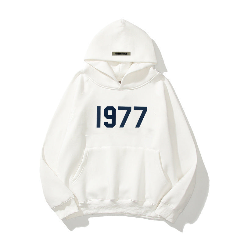 Bekväm unisex streetwear hoodie med avslappnad passform och känguruficka.